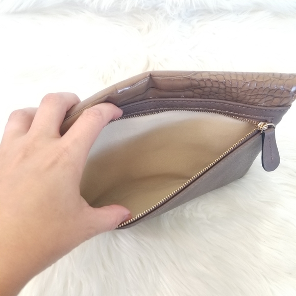 Aldo Brown Tan Clutch Bag Faux Animal Skin Pocket Vegan Skinny Purse Zipper Back - Picture 3 of 9